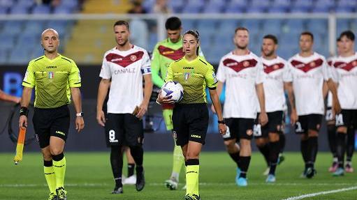 Domenica Sassuolo contro la Salernitana, sarà una sfida storica: la prima in A diretta da un arbitro donna