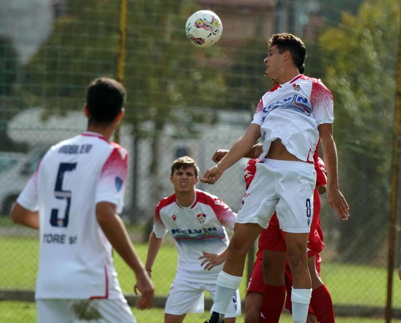 Lorenzo Bardini in azione nel corso del match giocato ieri a Ponsacco contro il Grosseto (foto Franco Silvi)