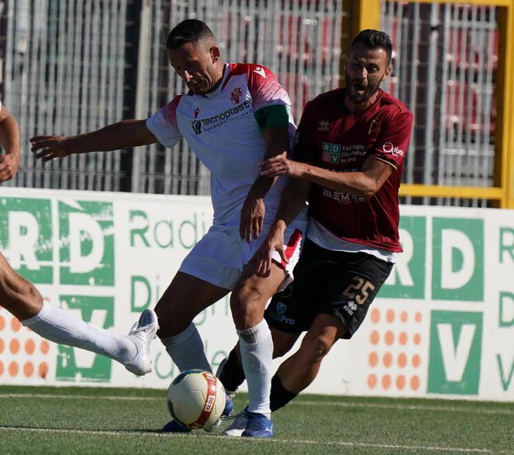 L’attaccante granata Nicastro in azione nel corso del match interno con la Vis Pesaro (foto Franco Silvi)