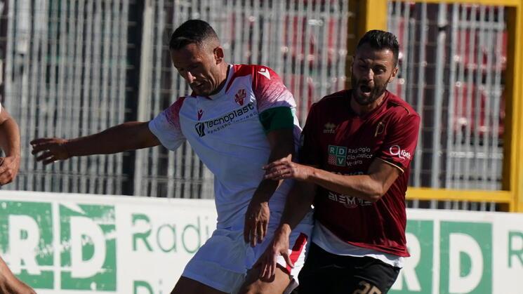 L’attaccante granata Nicastro in azione nel corso del match interno con la Vis Pesaro (foto Franco Silvi)