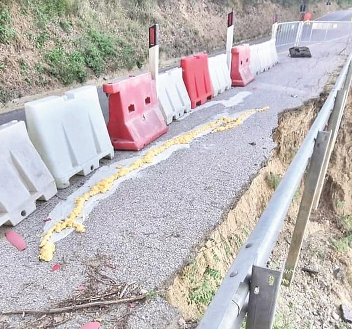 Provinciale 79 chiusa per frana: «La riapriremo il prima possibile»