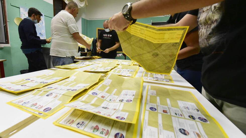 Cotone, l’ex quartiere operaio ora vota a destra: Meloni e soci spadroneggiano anche a Riotorto