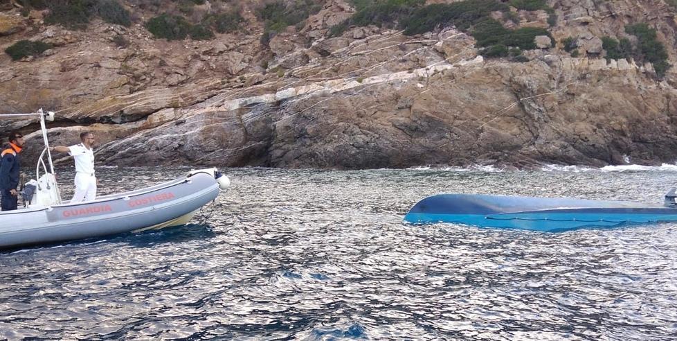 Barca affonda a Capo Calvo: quindici sub soccorsi e salvati 