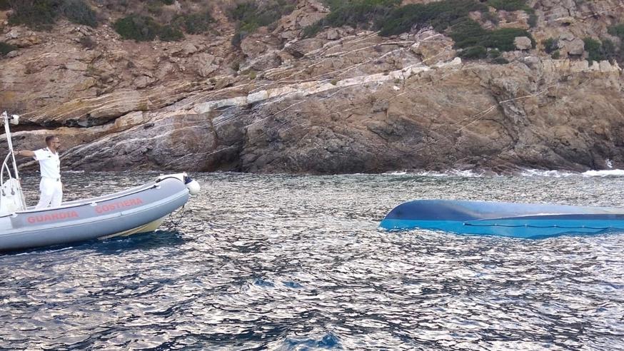 Barca affonda a Capo Calvo: quindici sub soccorsi e salvati