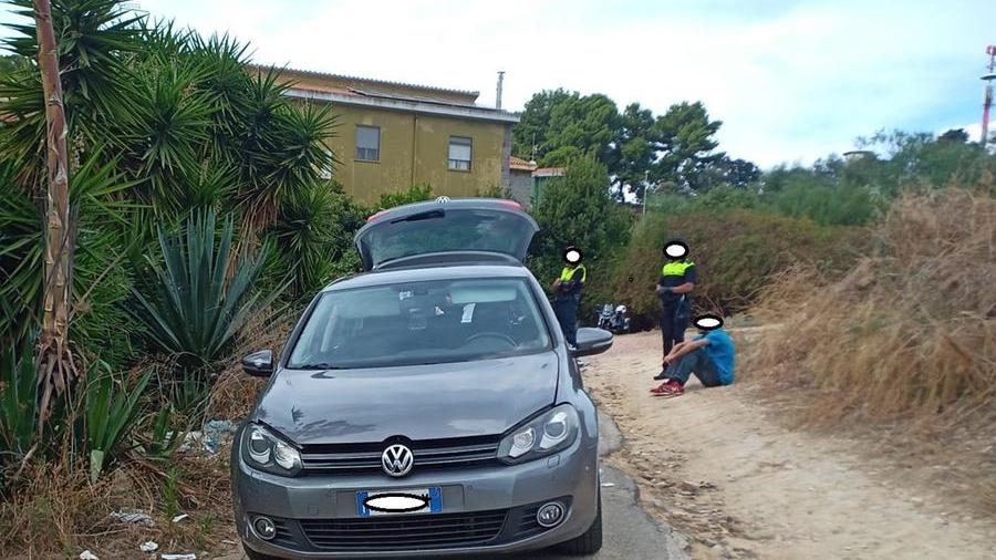 Rubano un’auto a Cagliari: denunciati