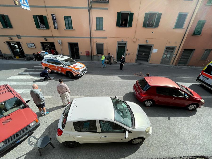Investita una ragazza di 17 anni, è grave