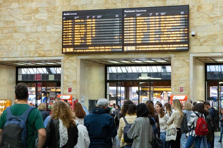 Alta velocità, treni in tilt sulla Firenze–Roma per un cavo saltato: ritardi di due ore