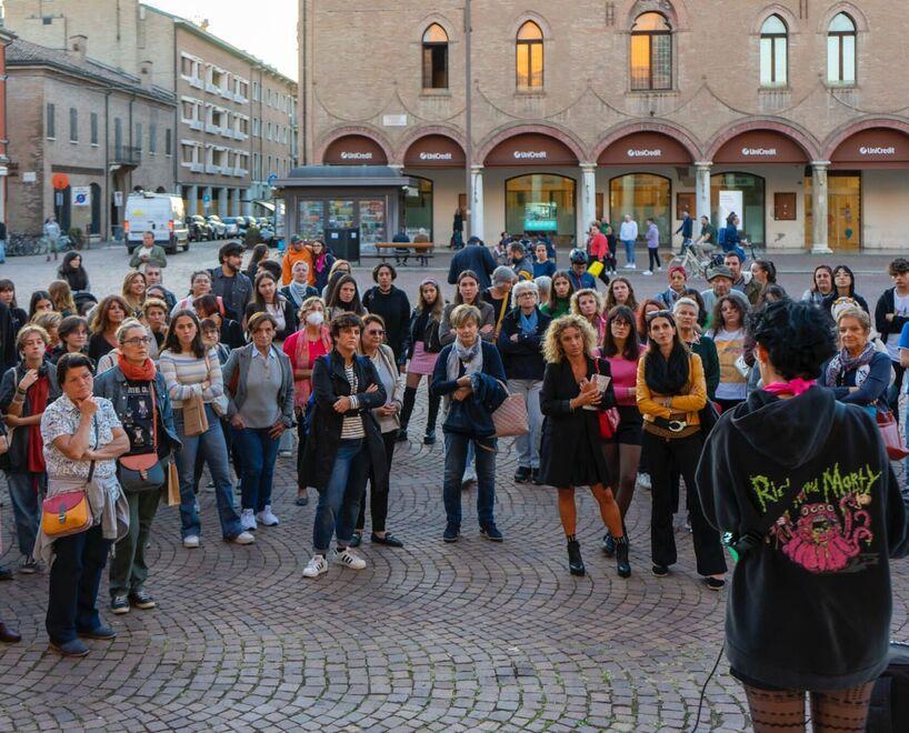 Carpi. Un centinaio di manifestanti a favore del diritto all’aborto 
