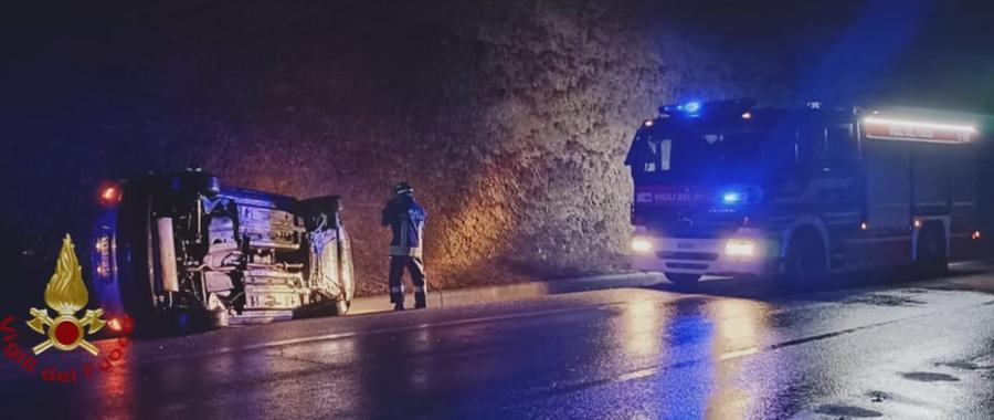 Con l’auto fuori strada sulla Sassari-Ittiri, un ferito