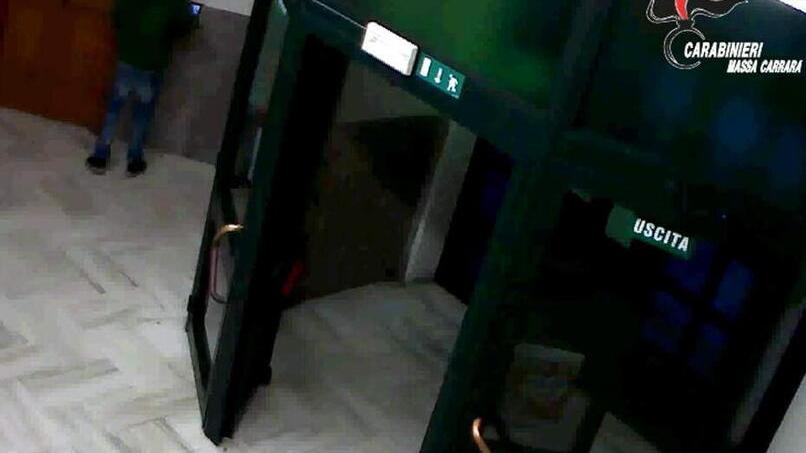 Le immagini riprese dalle videocamere in Provincia che sono state usate dai carabinieri durante le indagini