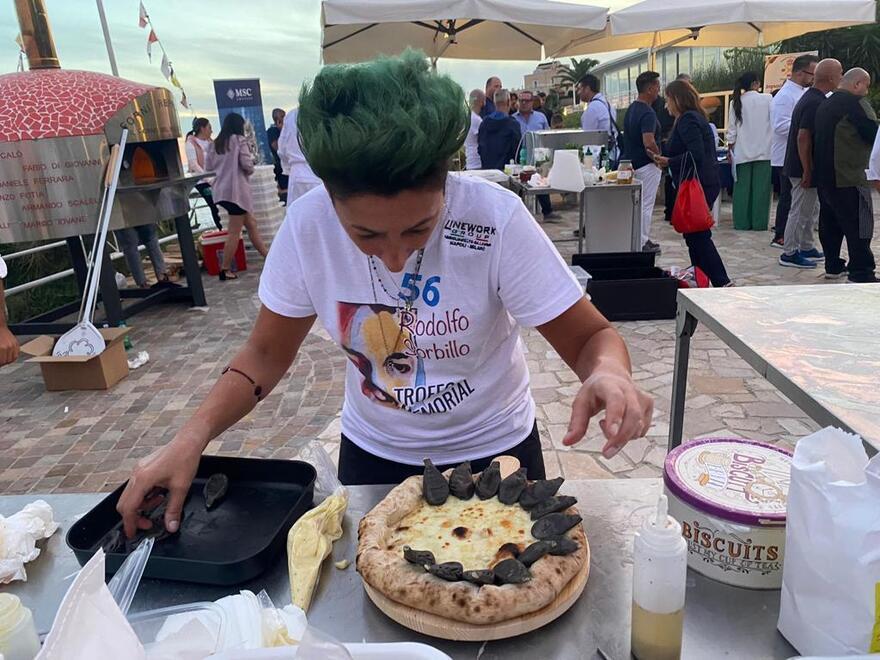 La pizza della cagliaritana Emiliana Scarpa conquista Napoli