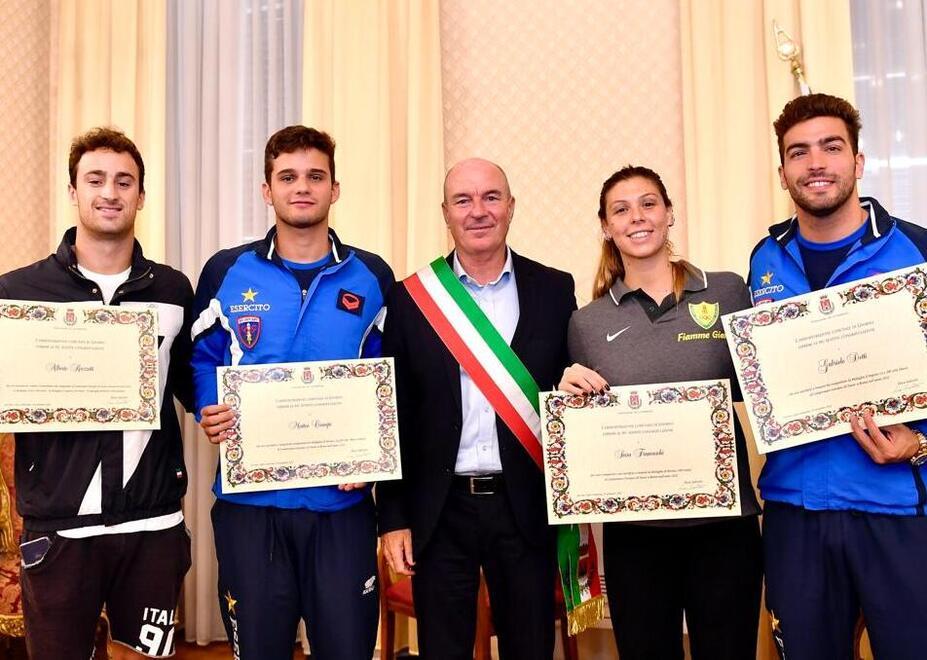 I fantastici quattro livornesi del nuoto: «Siete l’orgoglio della nostra città» 