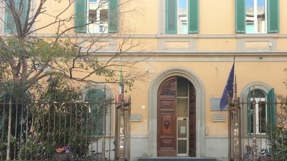 Livorno, al liceo Classico ecco i bagni arcobaleno: «Ce li hanno chiesti due ragazze»