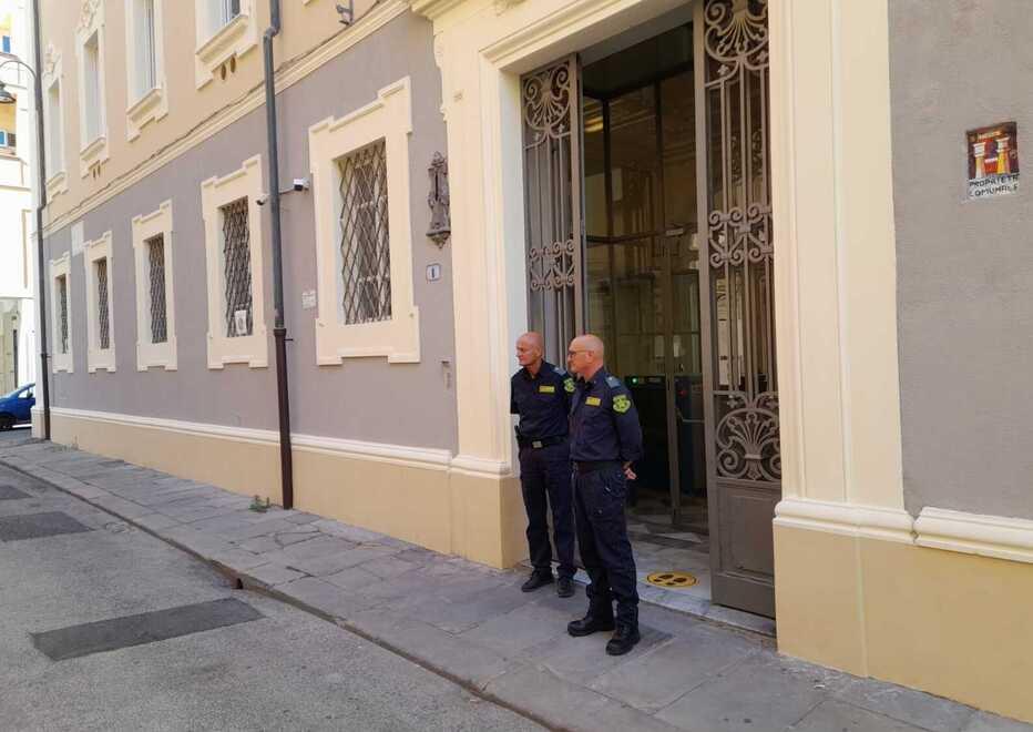 Giovane livornese indagato per aver abusato della figlia tredicenne della fidanzata 