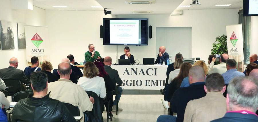 Bollette, più 690 euro. Gli amministratori di condominio: «Riducete i consumi»