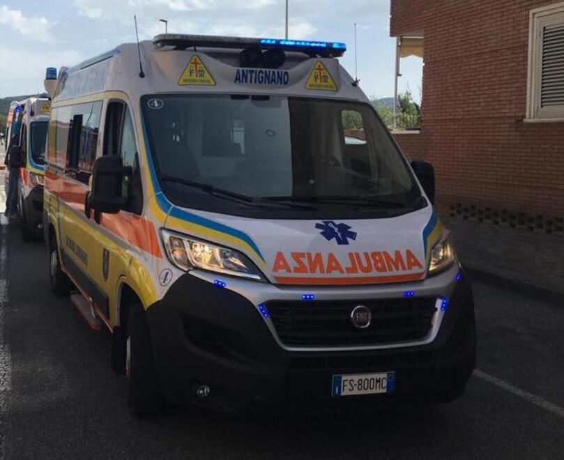 Incidente sul lavoro alla ditta di arredi, dito amputato a un operaio