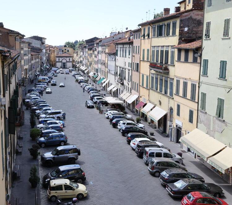 Dovrà pagare una sanzione per avere offeso sui social il consigliere regionale