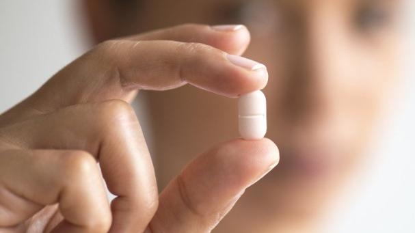 Pillola abortiva, l’Emilia-Romagna rende disponibile la RU486 anche nei consultori. Via a Parma, poi Modena e Carpi