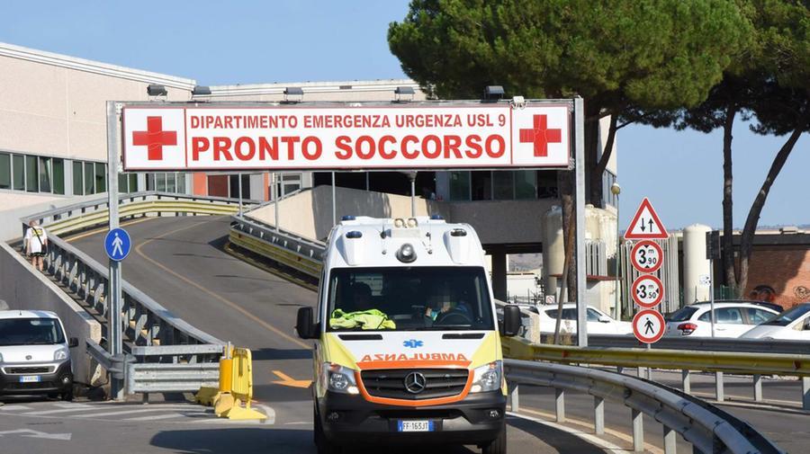 Campagnatico. Auto finisce contro il guard rail, coppia in ospedale con la bimba di un anno