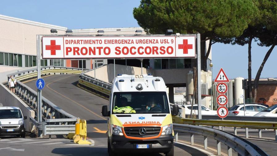 Campagnatico. Auto finisce contro il guard rail, coppia in ospedale con la bimba di un anno