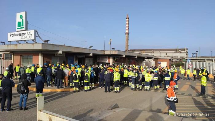 Energia, la Portovesme srl blocca la linea del piombo: in 200 verso la cassa integrazione
