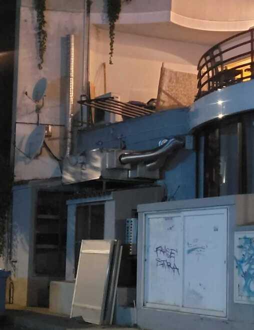 Olbia, cede la ringhiera: sfiorata la tragedia 