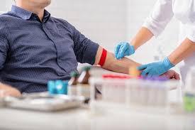 Prenotazioni degli esami del sangue: ecco le associazioni che possono aiutare gli utenti con il pc