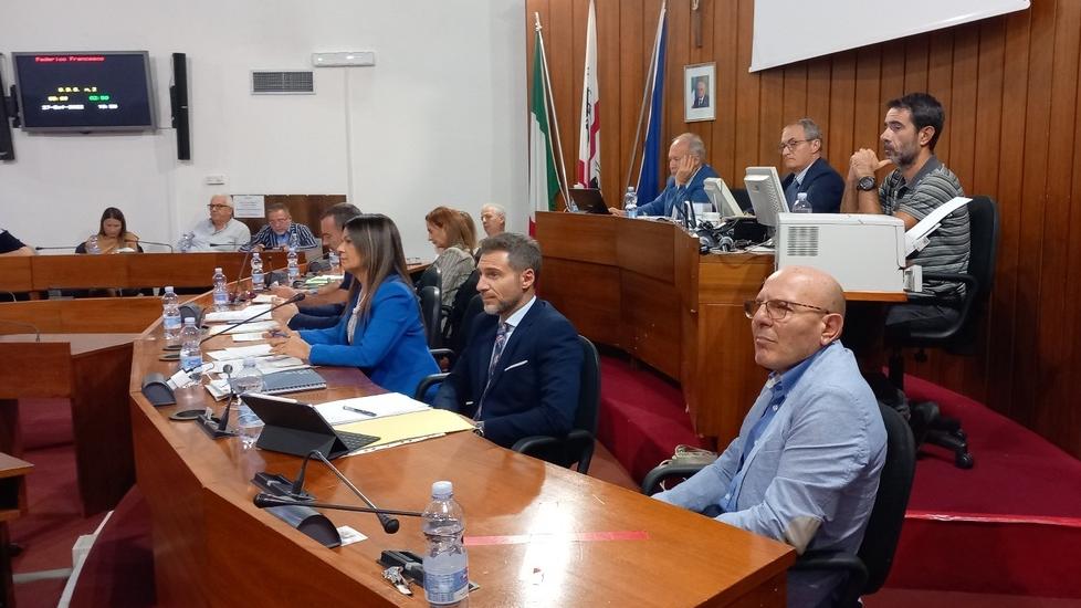 Oristano, terremoto in giunta