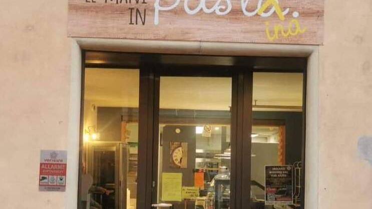 Finale Emilia «Caro materie prime, energia e cantieri: chiudo la pasticceria»