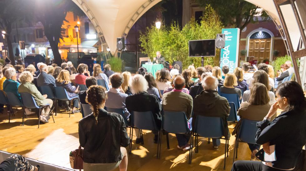 Mirandola. Montanari: «La città della comunità non esiste più ora è uno spazio a misura di utente» 