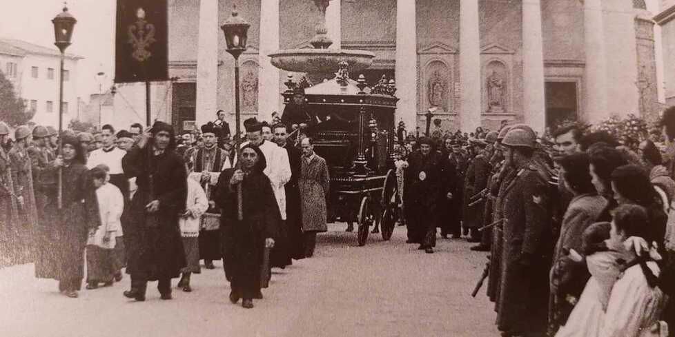 Da 320 anni al fianco di chi ha bisogno: Pontedera in festa per la Misericordia. Una storia nata nel Settecento