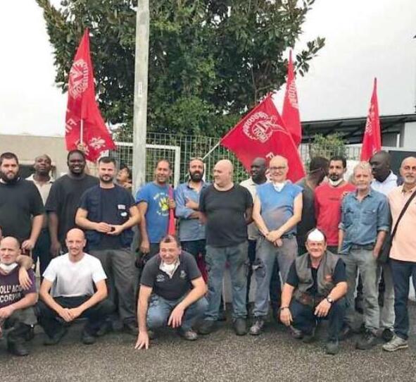 Caro vita: operai in ginocchio. Presidi davanti alle fabbriche