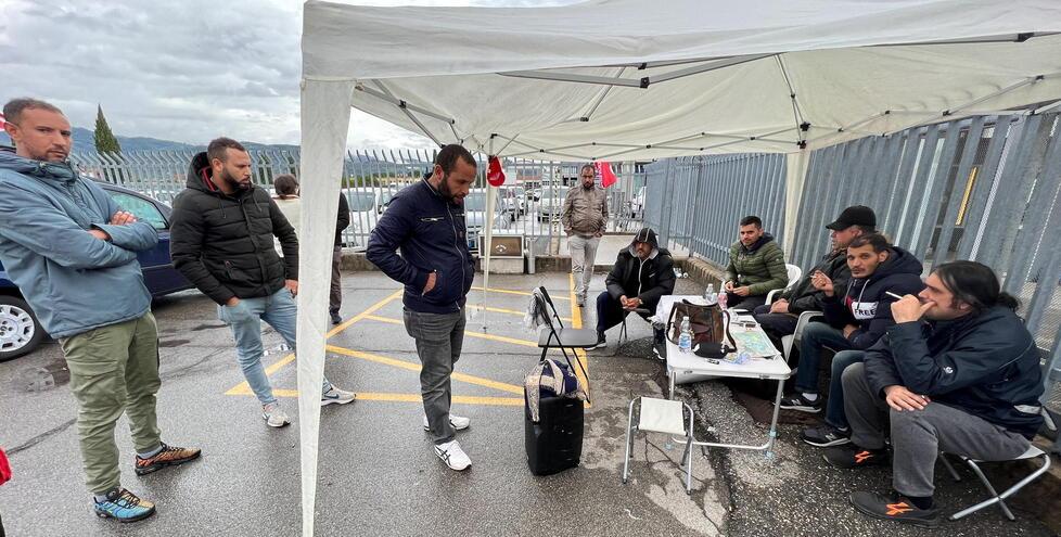 Tensione alla Panapesca tentato il blocco dei tir 