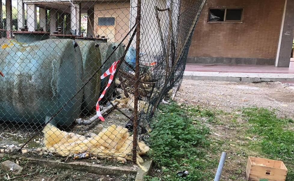 Facciata distrutta dal maltempo, i residenti: «Serve un progetto di riqualificazione definitivo» – Video