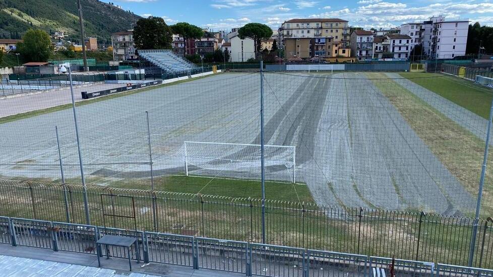 Prato, lo stadio si rifà il look: ecco il nuovo manto erboso 