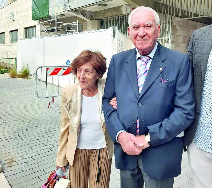 Si sposano a 80 anni dopo 50 di convivenza: «È il momento giusto» - Video