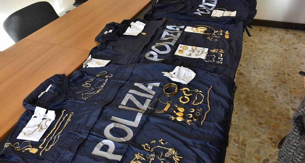 Compro Oro base del riciclaggio Sequestrati cinque chili di gioielli
