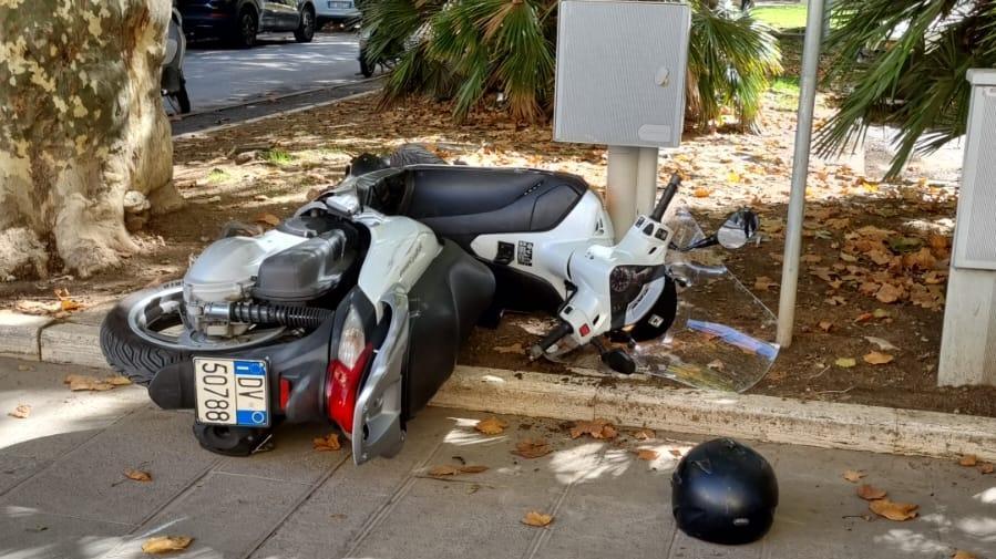 
	Lo scooter su cui erano a bordo i ladri


