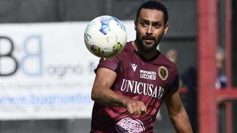 Sopra Samon Rodriguez, attaccante