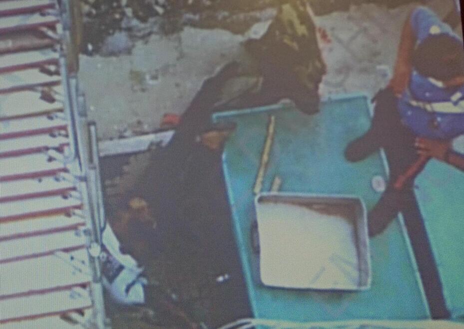 Il corpo di Emanuele Scieri dopo la caduta dalla torre all’interno della Gamerra