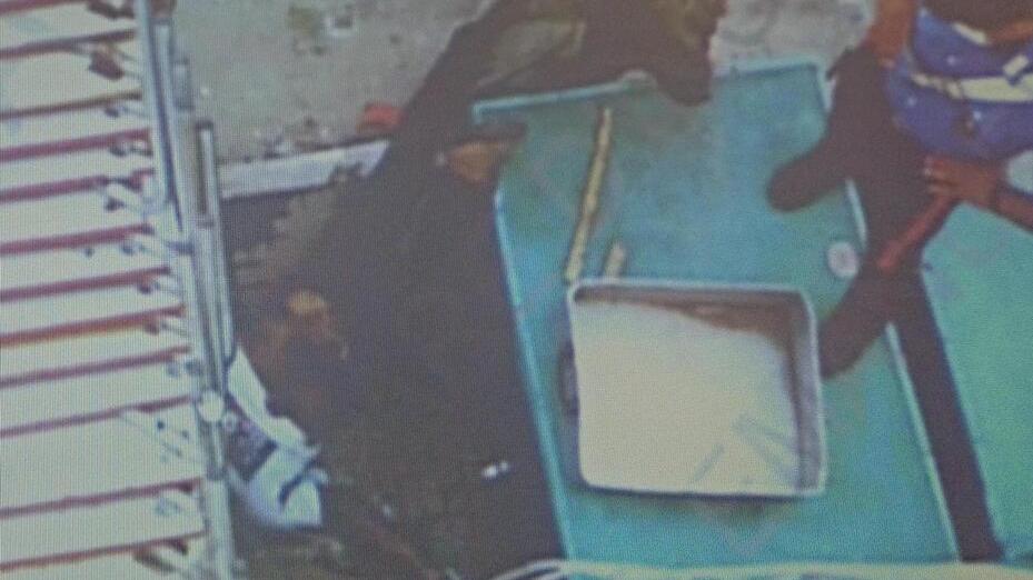 Il corpo di Emanuele Scieri dopo la caduta dalla torre all’interno della Gamerra