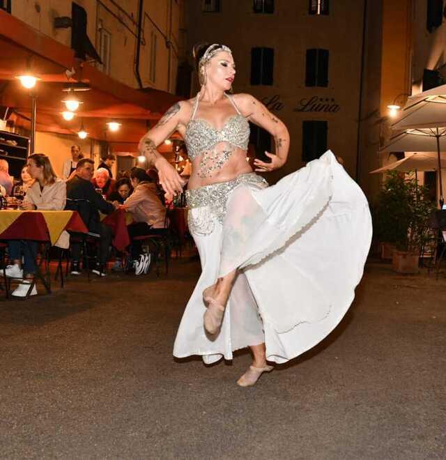 Una performance in via Fillungo