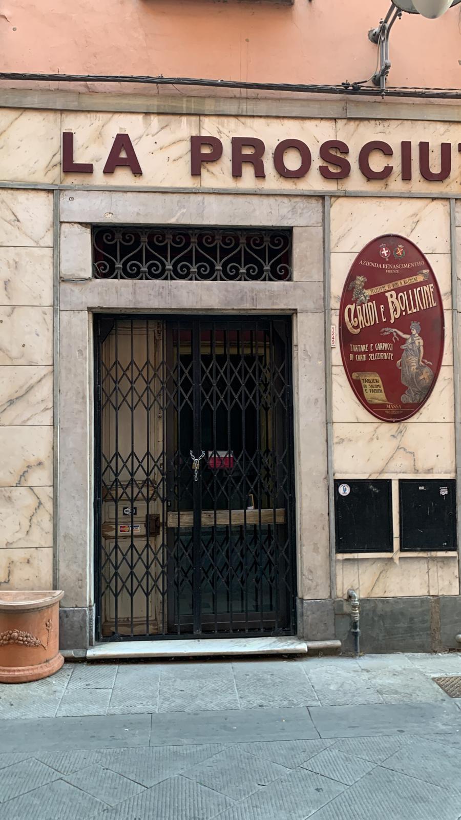 La Prosciutteria chiusa nel centro storico cittadino