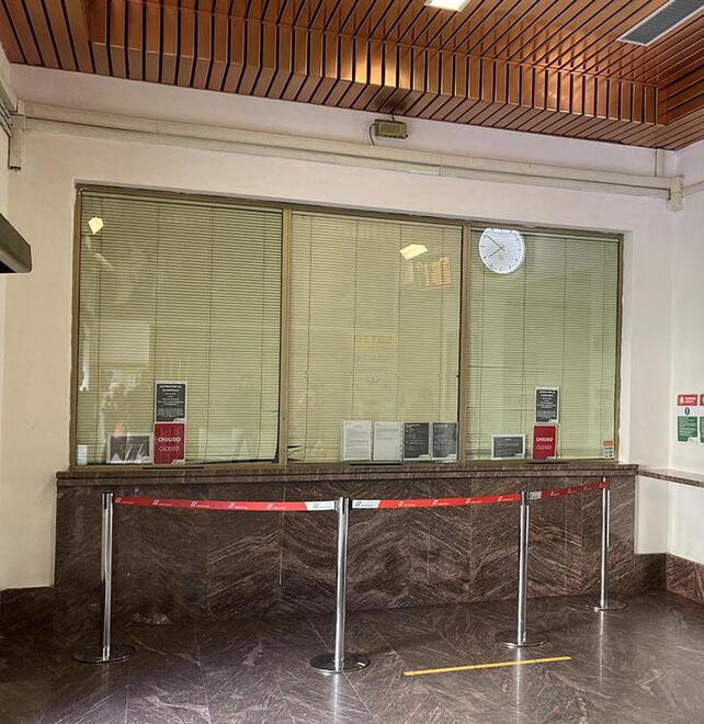 La biglietteria della stazione di Cecina