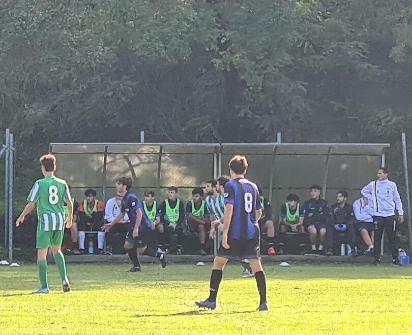 Un momento della partita disputata ieri a Montescudaio tra Colli Marittimi e Piombino