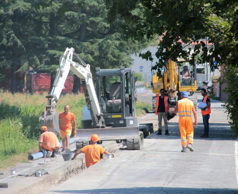 Un cantiere di Gaia per il rifacimento dell’acquedotto lungo una strada provinciale (in una foto di archivio)