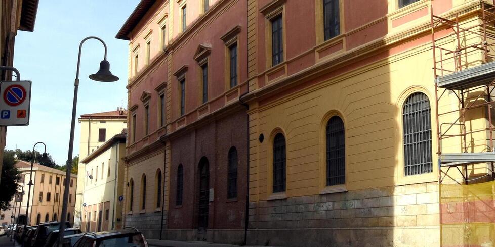 La ex sede del Carducci Ricasoli dove aveva insegnato la professoressa Turi