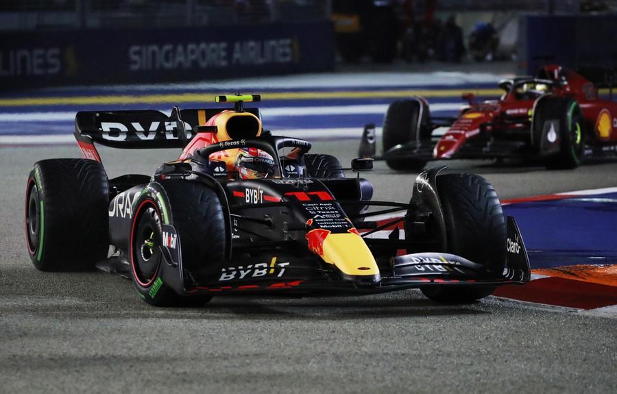 Formula 1.  A Singapore Perez vince su Leclerc tra le polemiche. Rabbia Ferrari