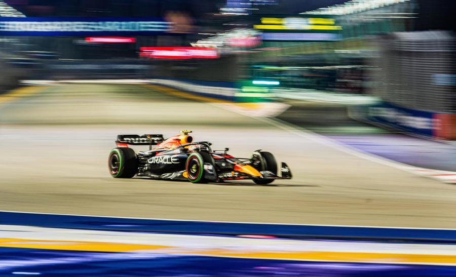 Gp Singapore: Perez vince su Leclerc. Ma il messicano rischia la penalizzazione