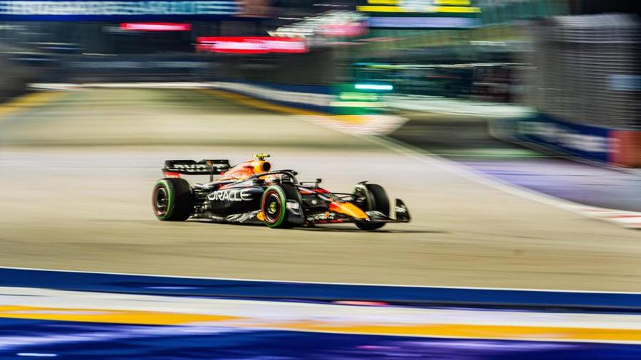 Gp Singapore: Perez vince su Leclerc. Ma il messicano rischia la penalizzazione